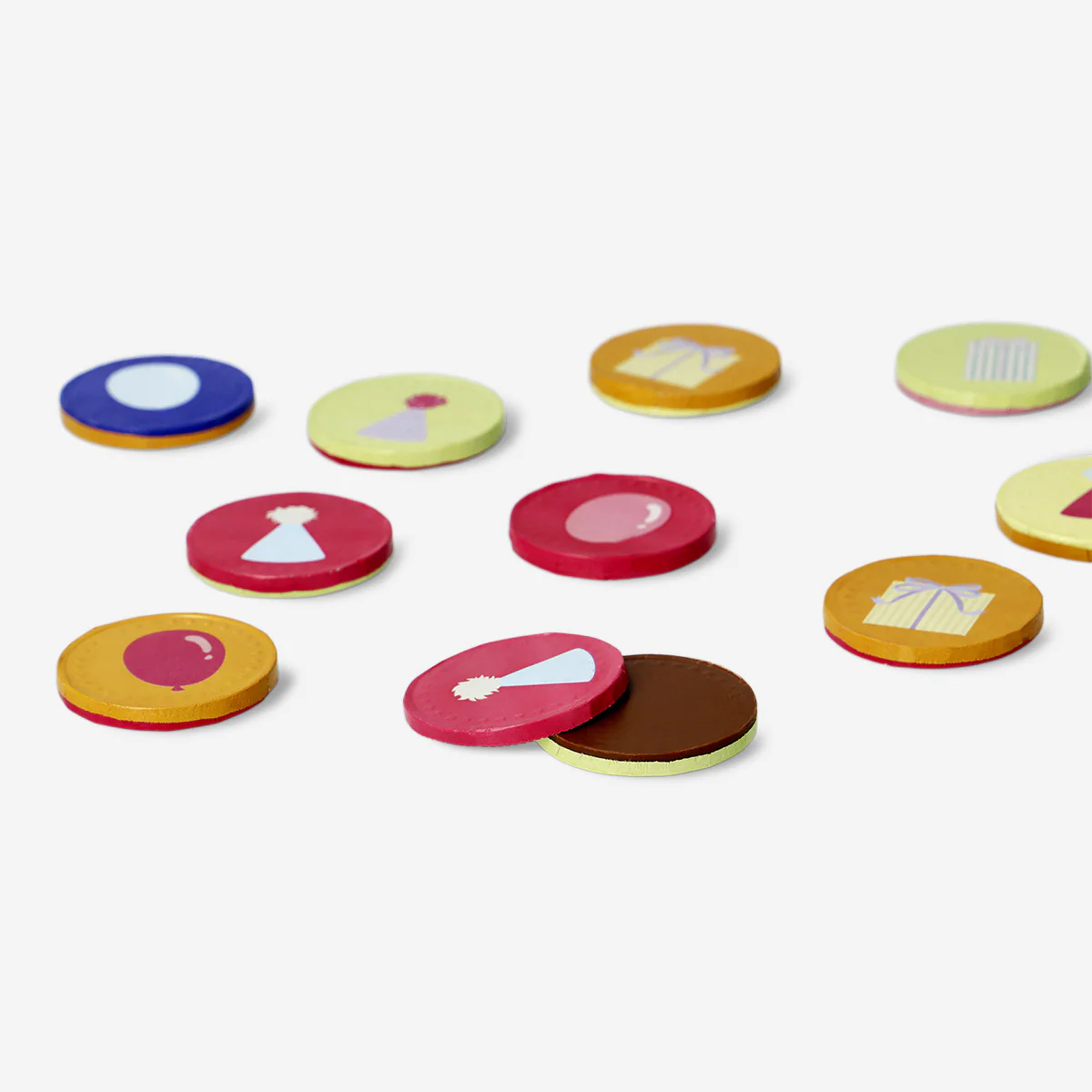 Birthday themed chocolate coins in net - Image 3