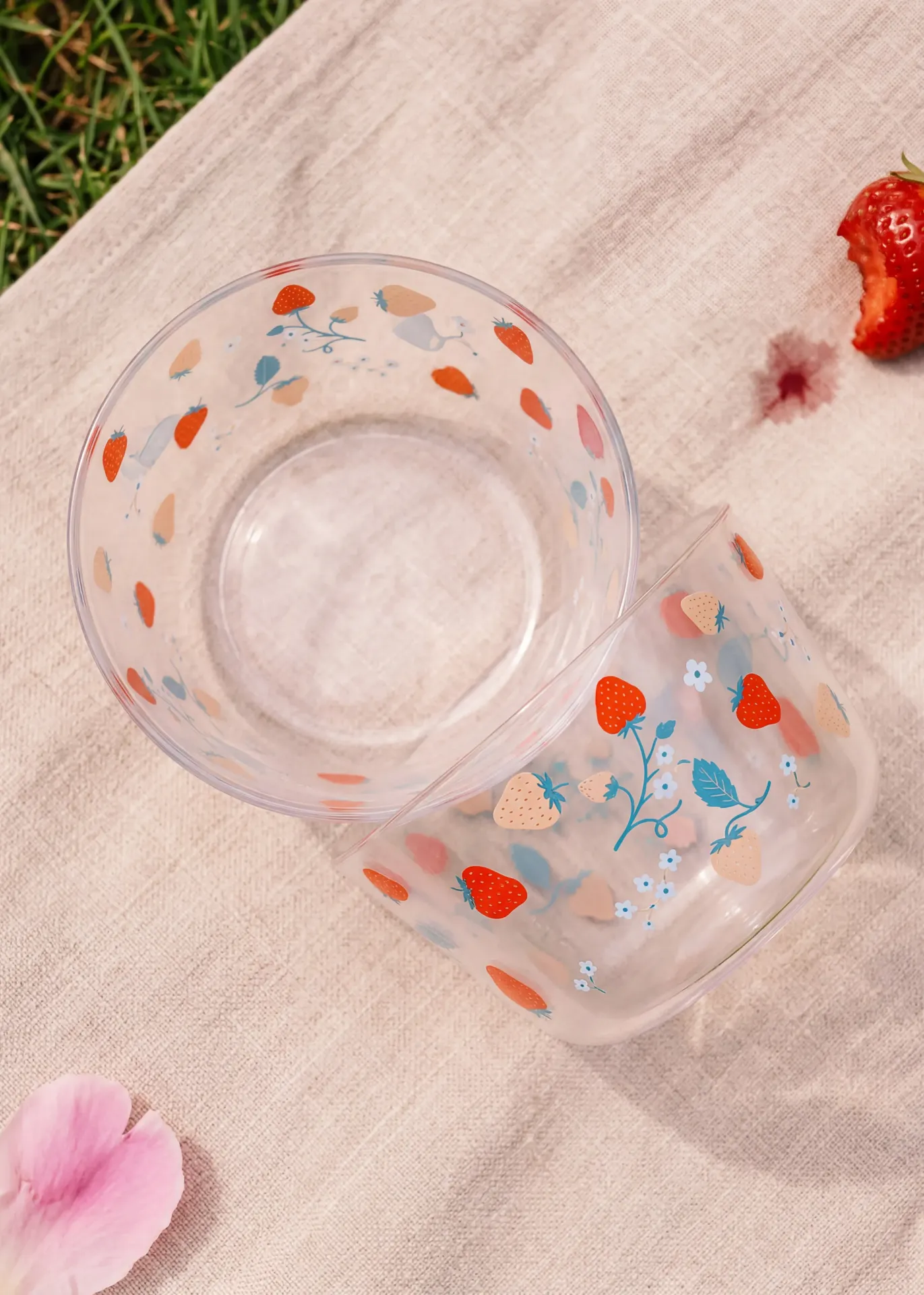 Bowls with strawberry print - 2 pcs