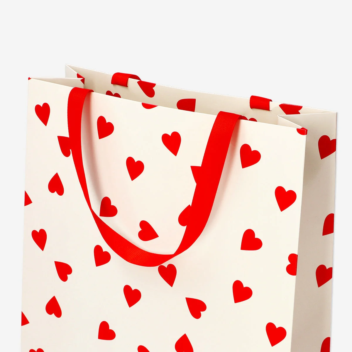 Gift bag with red hearts and handle - Image 3