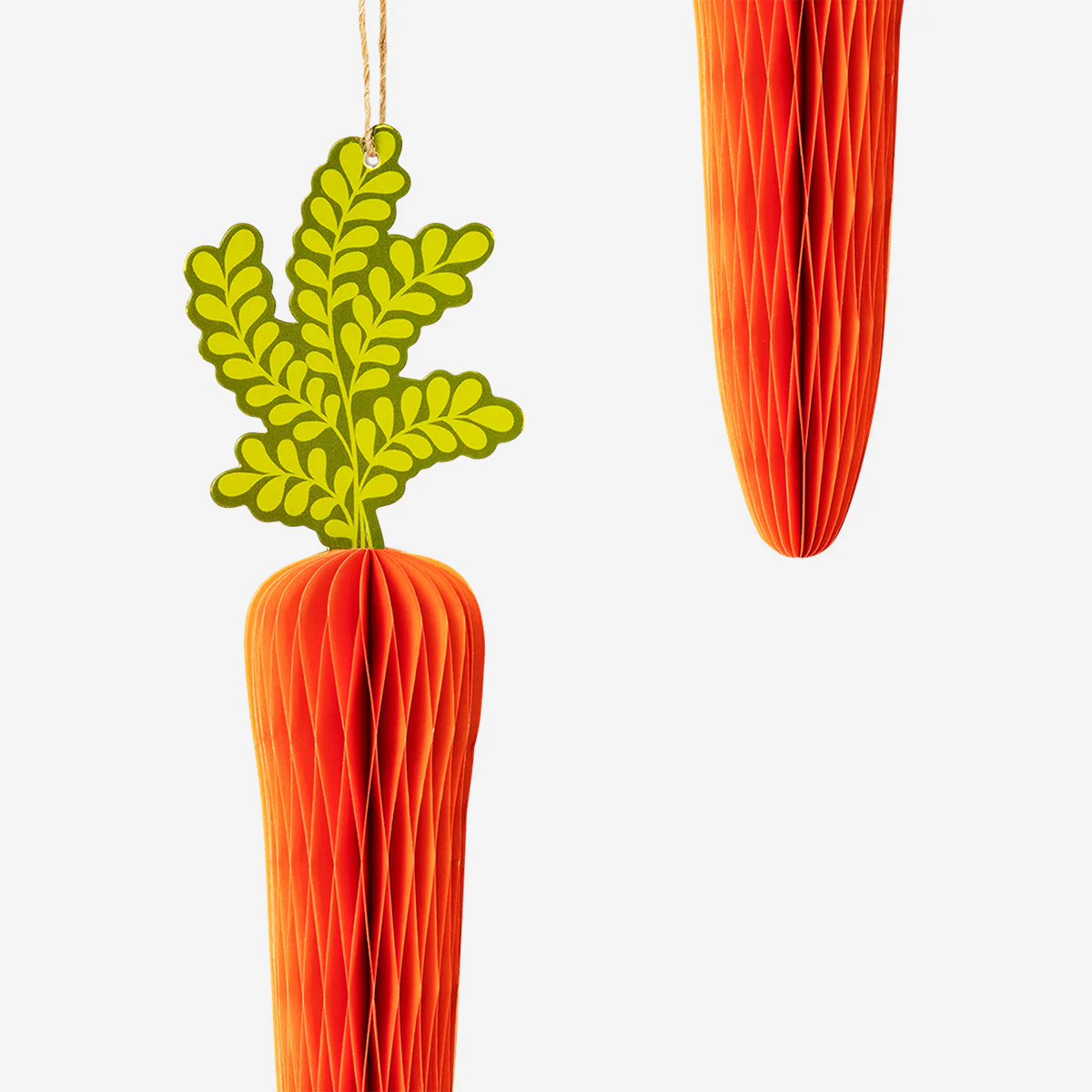 Honeycomb paper carrots for hanging - 2 pcs - Image 2