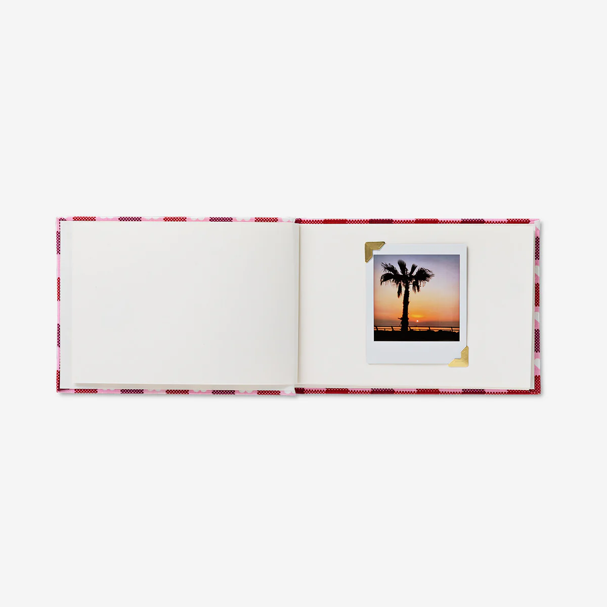 Photo album with red hearts - Image 3