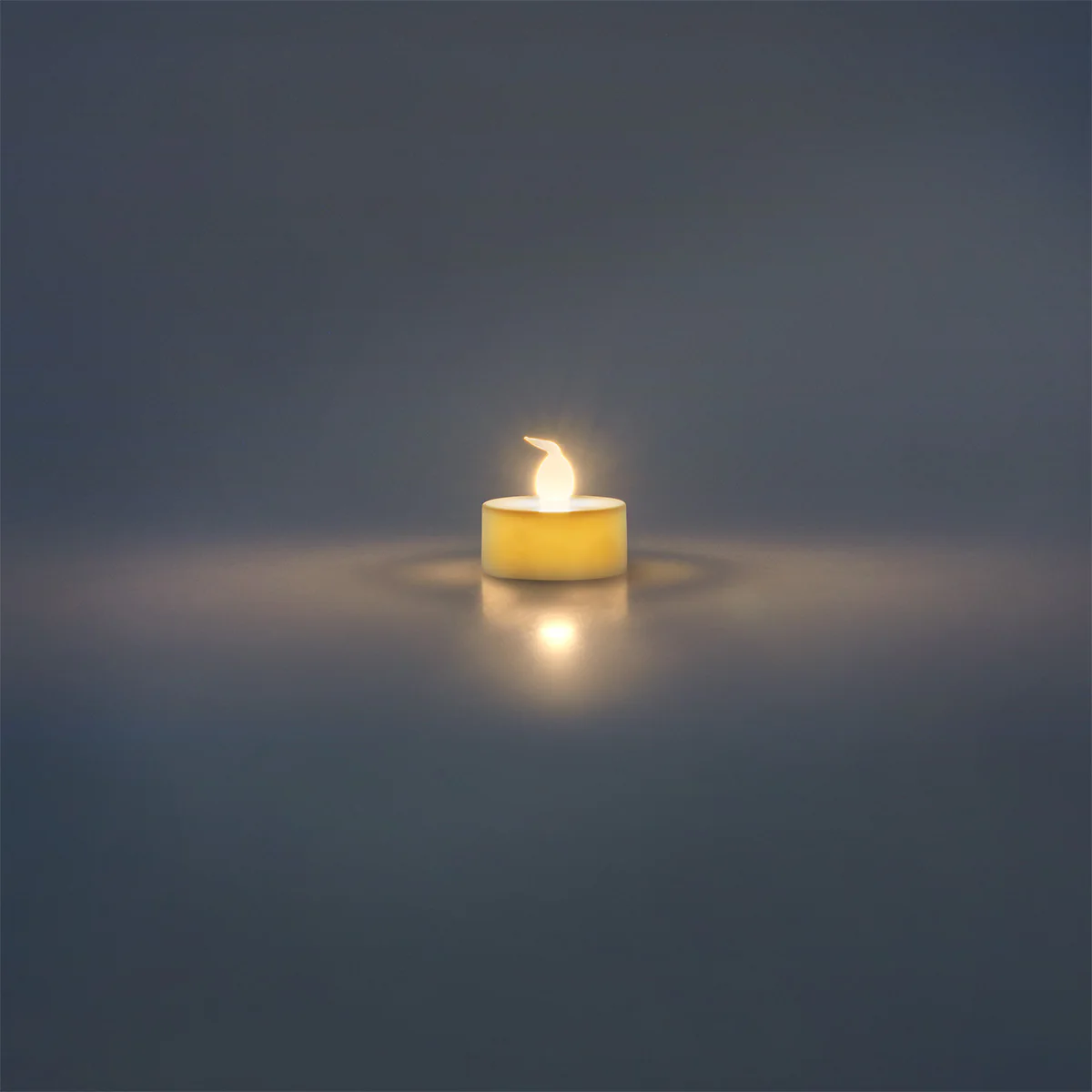 White LED tealights - 4 pcs - Image 3